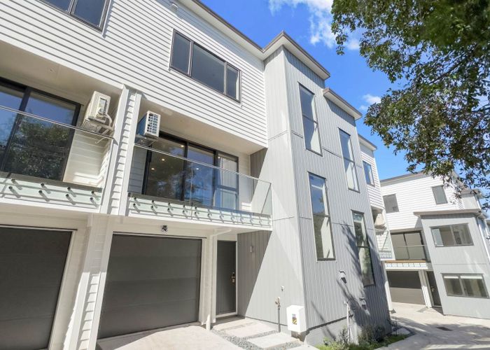  at 3/205 Sunnynook Road, Sunnynook, North Shore City, Auckland