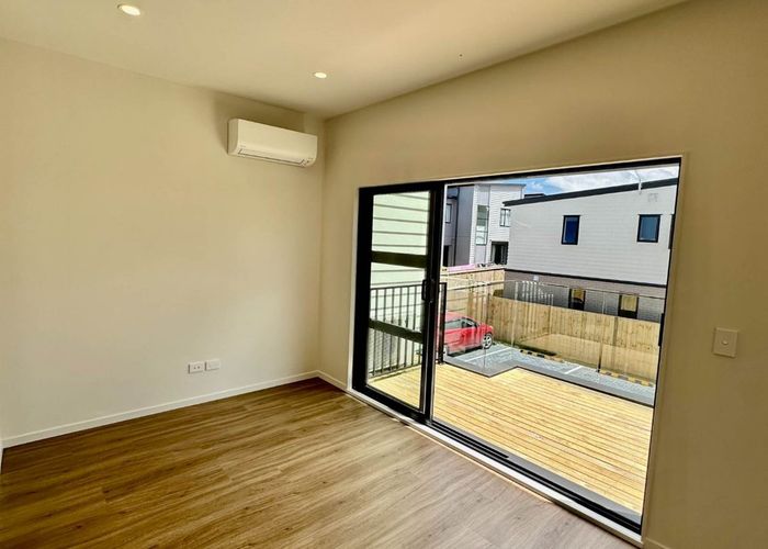  at 2/22 Coniston Avenue, Te Atatu South, Auckland