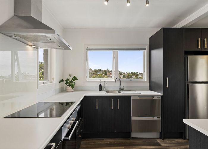  at 2/58 Girrahween Drive, Totara Vale, Auckland