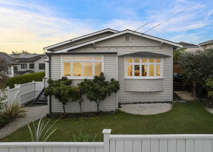  at 4 Cambrai Avenue, Mount Roskill, Auckland