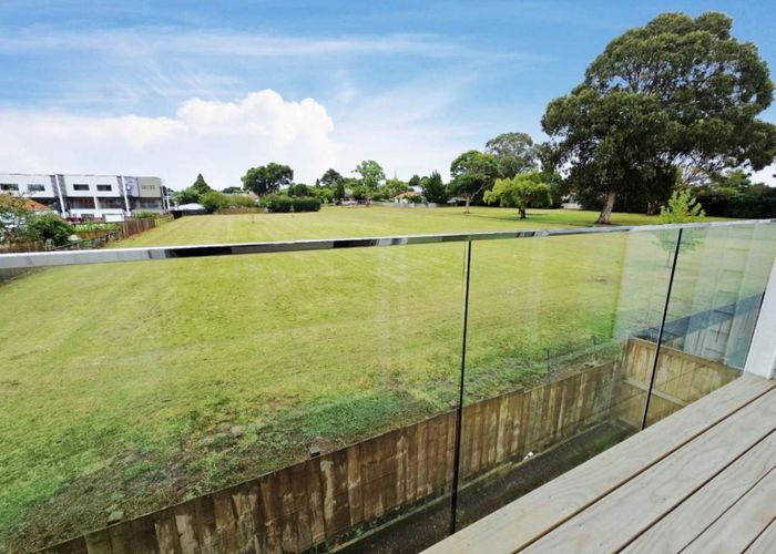  at 8D Taurima Avenue, Point England, Auckland City, Auckland