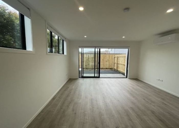  at 15/12 Tawa Road, Te Atatu Peninsula, Waitakere City, Auckland