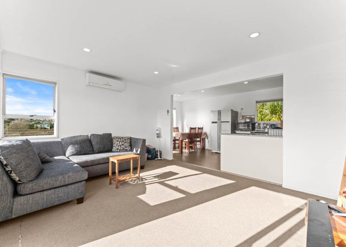  at 42 Tamahere Drive, Glenfield, North Shore City, Auckland