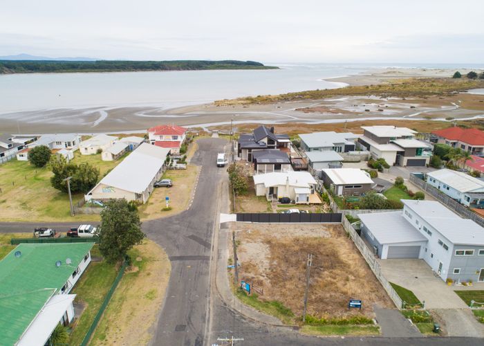  at 1 Hall Place, Foxton Beach, Horowhenua, Manawatu / Whanganui