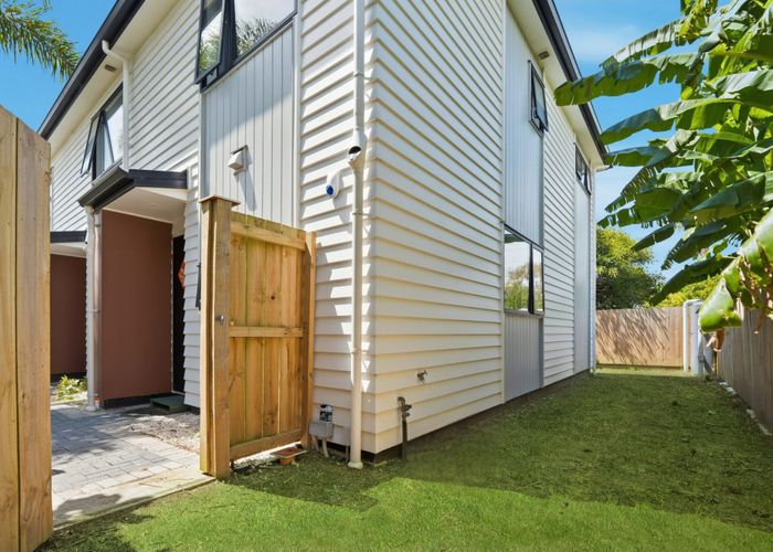  at 7/3 Royal View Road, Te Atatu South, Waitakere City, Auckland