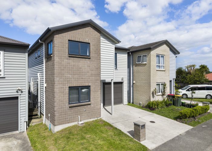  at 6 Awhenga Place, Weymouth, Manukau City, Auckland