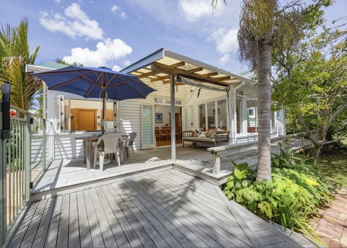  at 38 Queensway, Three Kings, Auckland