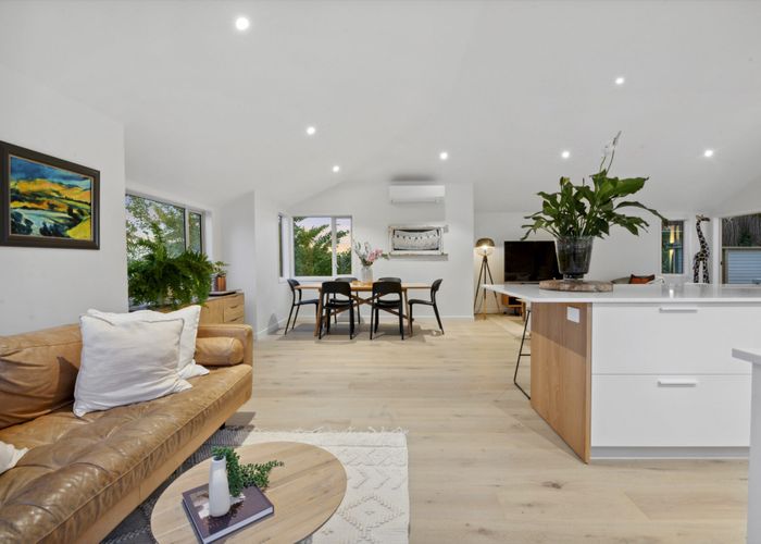  at 2/4 Richards Avenue, Forrest Hill, North Shore City, Auckland