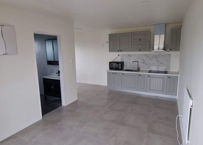  at 2/21 Montrose Street, Point Chevalier, Auckland City, Auckland