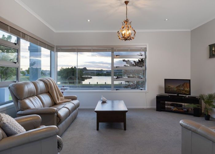  at 21 Lakeview Quay, Pyes Pa, Tauranga