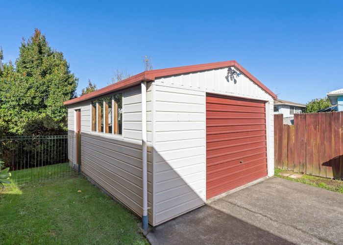  at 2/70 Butterworth Drive, Glendene, Waitakere City, Auckland