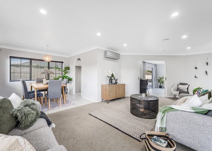  at 37 Bob Charles Drive, Golflands, Auckland