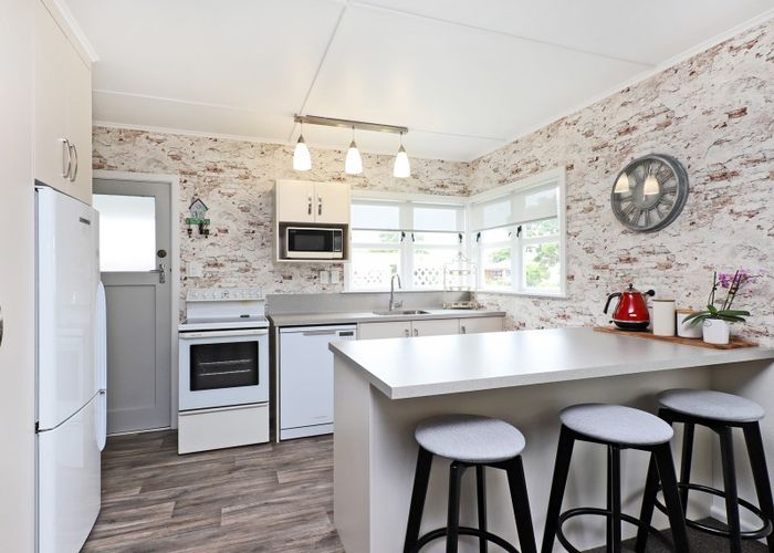  at 44 Clarence Cox Crescent, Pirimai, Napier