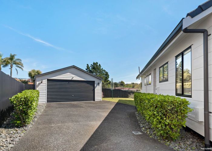  at 51 Kurnell Drive, Botany Downs, Auckland