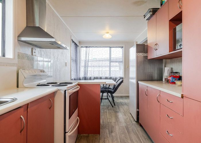  at 24 Drake Street, Awapuni, Palmerston North, Manawatu / Whanganui