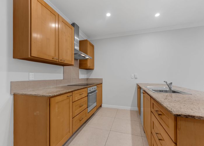  at 102/2 Gracechurch Drive, Flat Bush, Manukau City, Auckland