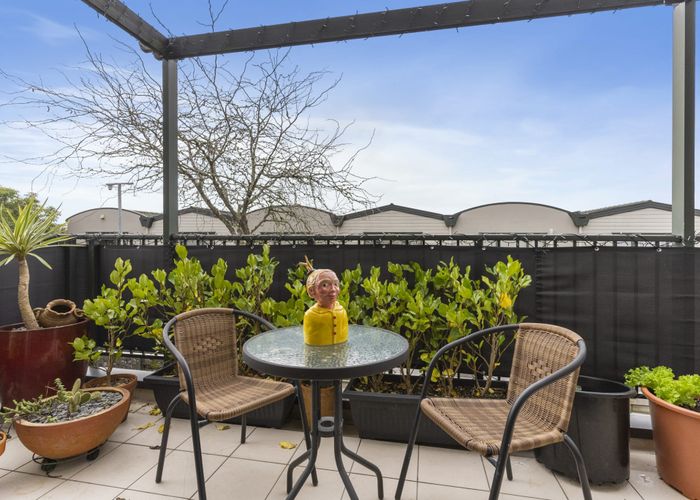  at 2/8 Flynn Street, Birkdale, Auckland