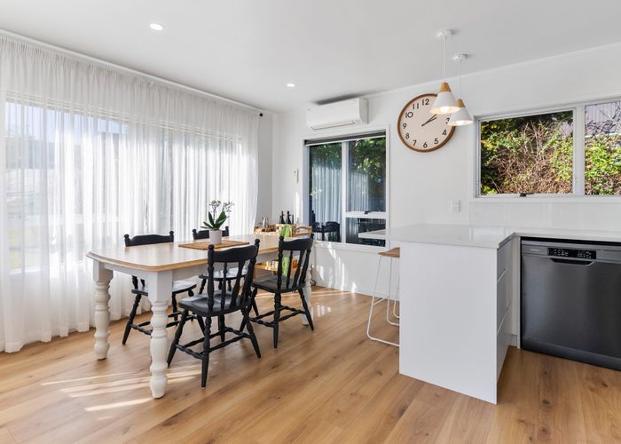  at 52 Bayview Road, Glenfield, North Shore City, Auckland