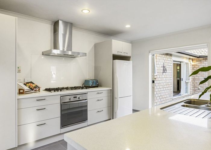  at 18A Stratford Rd, Alfriston, Manukau