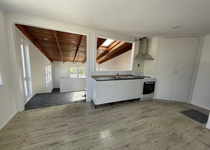  at 1/154 Sunset Road, Unsworth Heights, Auckland