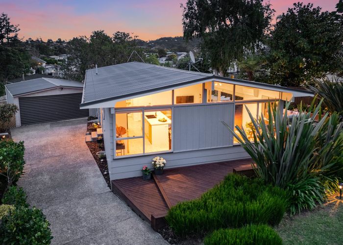  at 68 Lantana Road, Green Bay, Auckland