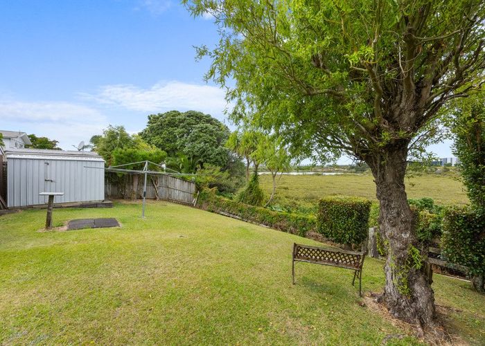  at 125 Edgewater Drive, Pakuranga, Manukau City, Auckland