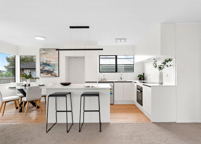  at 2/7 Rewarewa Road, Te Atatu Peninsula, Waitakere City, Auckland