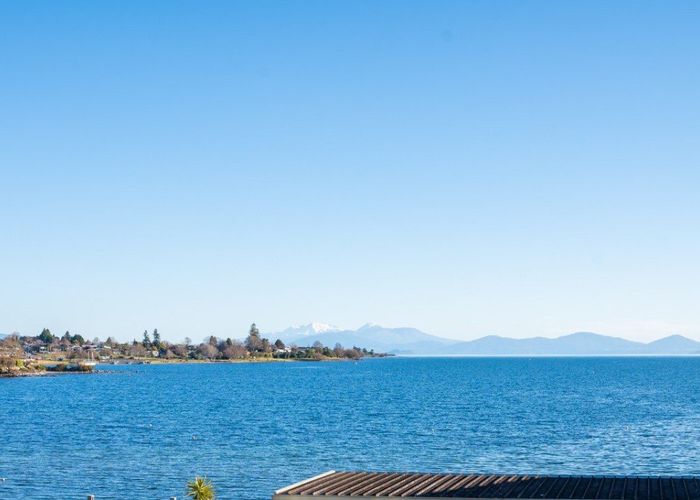  at 225 Lake Terrace, Waipahihi, Taupo