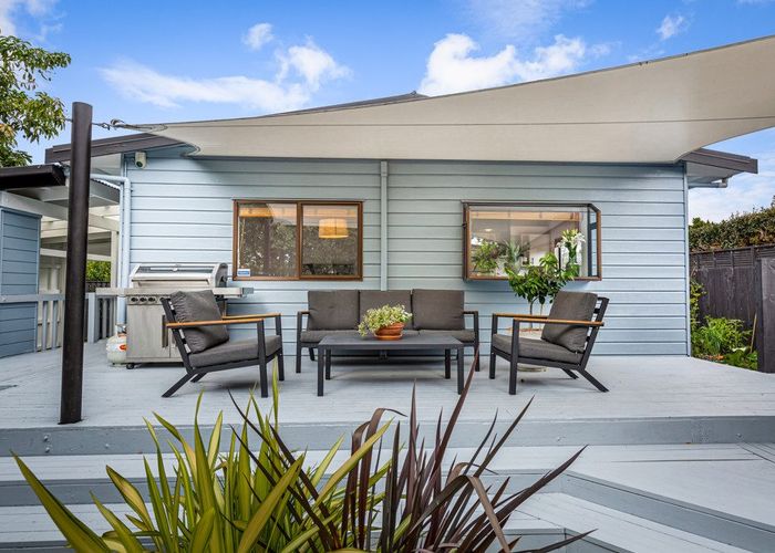  at 2/9 London Street, Te Atatu Peninsula, Auckland