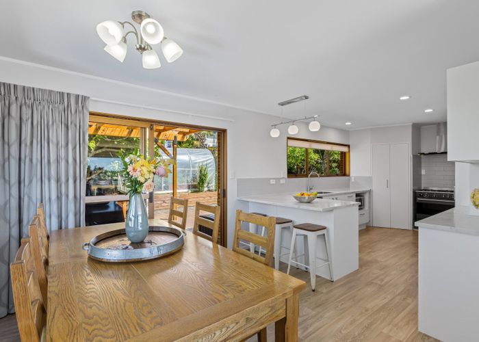  at 14 Birdie Place, Red Beach, Red Beach