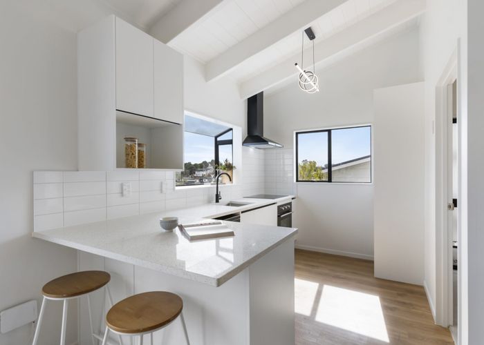  at 2/19 Romulus Place, Totara Vale, Auckland