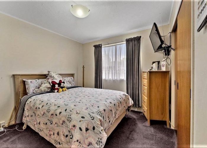  at 33 Nassau Avenue, Grenada North, Wellington