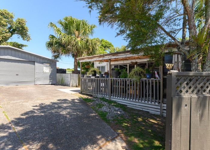  at 2/24 Newington Road, Henderson, Waitakere City, Auckland