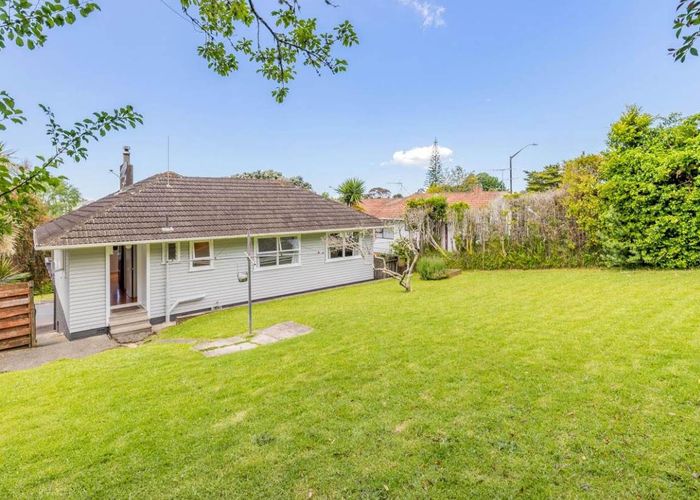  at 37 Rosalind Road, Glenfield, Auckland