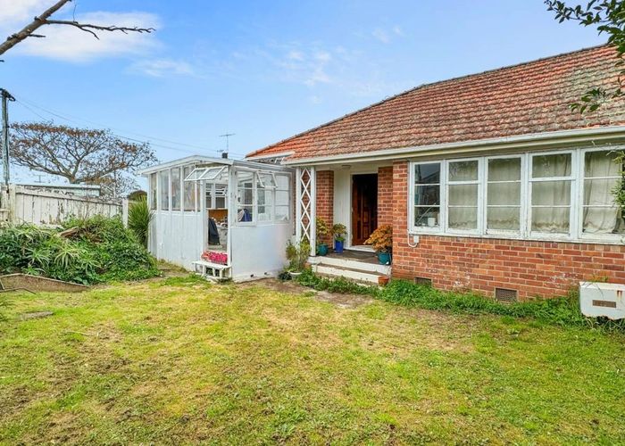  at 44 Waiohua Road, Greenlane, Auckland