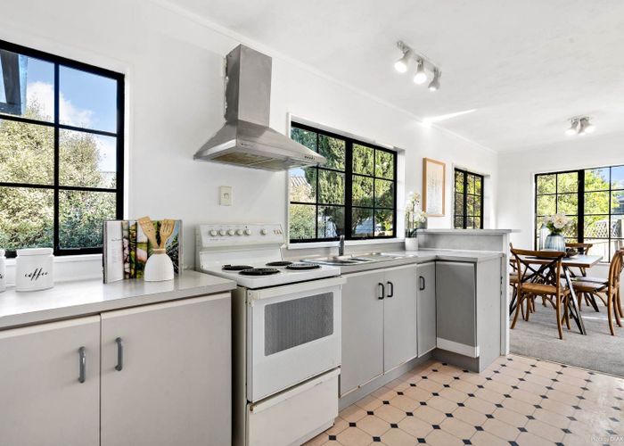  at 39 Gosford Drive, Botany Downs, Auckland