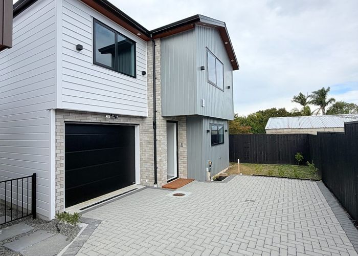  at 53 Hutchinsons Road, Bucklands Beach, Auckland