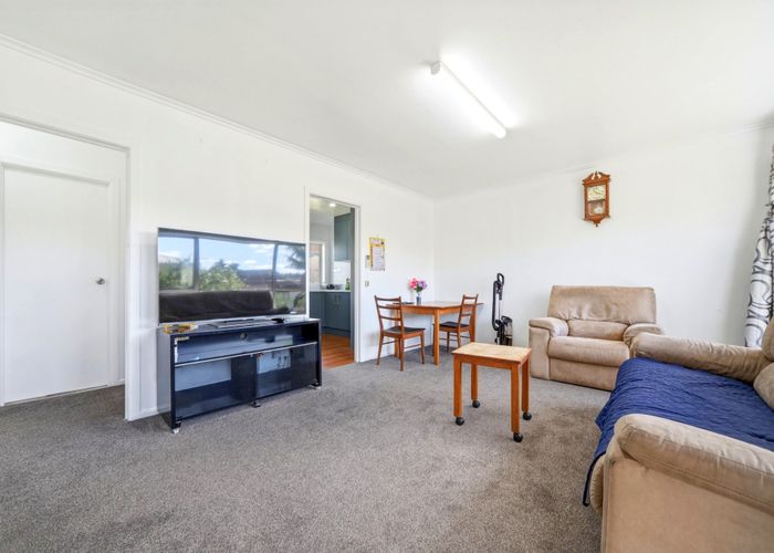  at 2/270 East Coast Road, Forrest Hill, North Shore City, Auckland