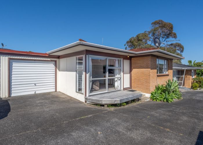  at 2/38 Ballater Place, Highland Park, Manukau City, Auckland