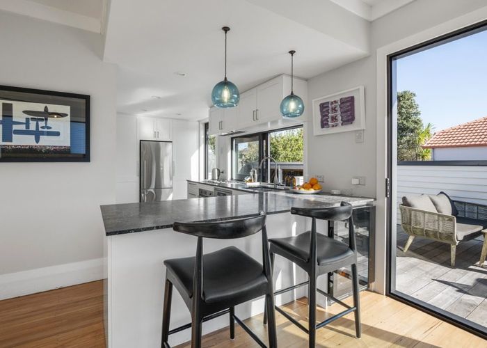  at 52 Wainui Avenue, Point Chevalier, Auckland