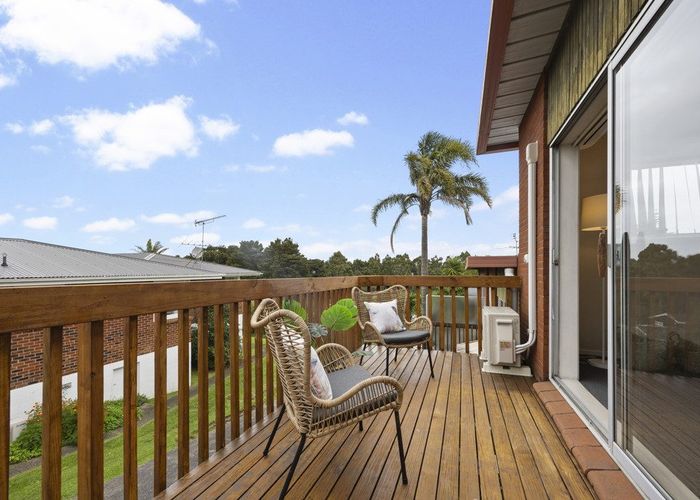  at 2/240 Onewa Road, Birkenhead, North Shore City, Auckland