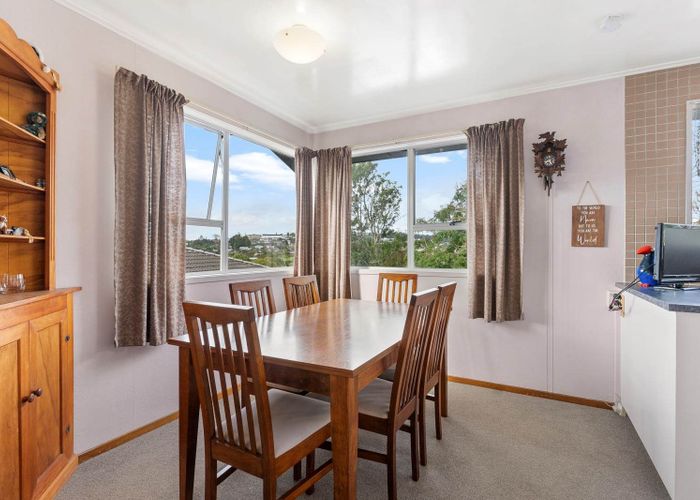  at 6 Chislehurst Street, Henderson, Waitakere City, Auckland