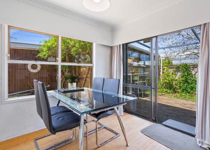  at 1/17 Thornton Road, Milford, Auckland