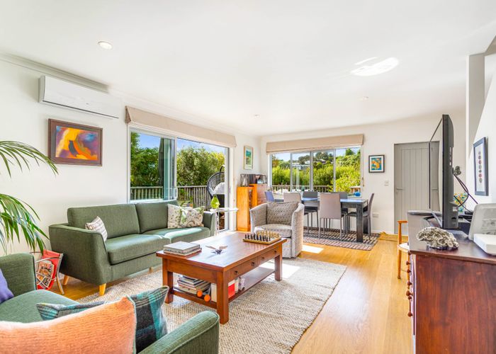  at 16 Donald Place, Stillwater, Silverdale