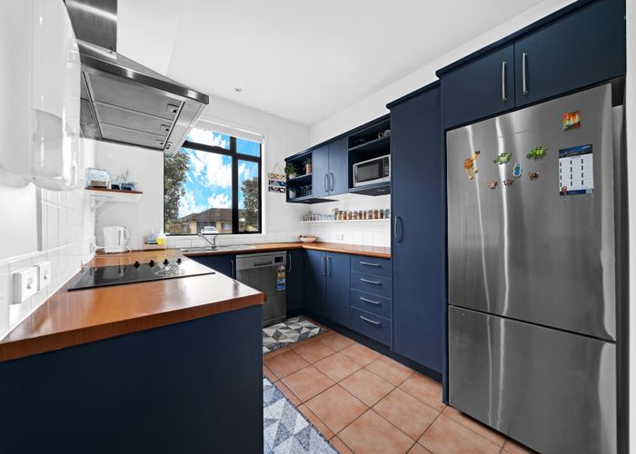  at 17/2 Armoy Drive, East Tamaki, Manukau City, Auckland