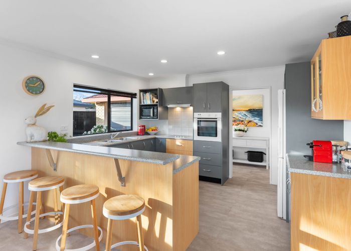  at 32 Monarch Place, Paraparaumu Beach, Kapiti Coast, Wellington