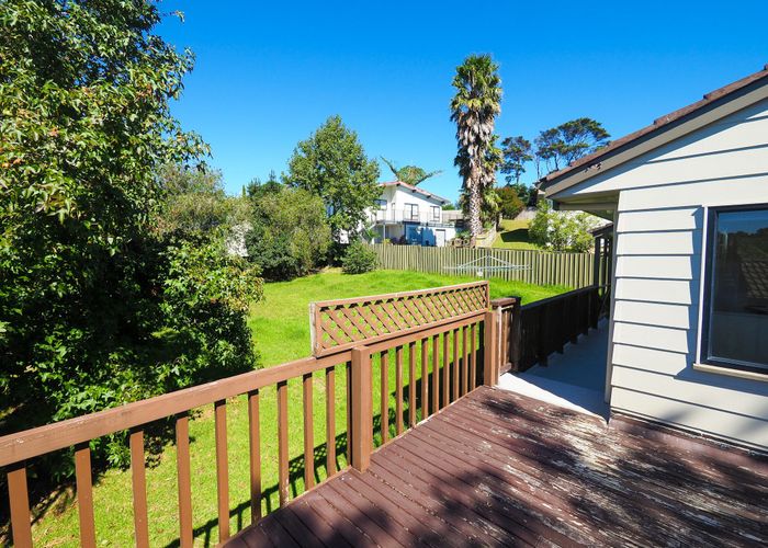  at 18 Holmes Dr S, Massey, Waitakere City, Auckland