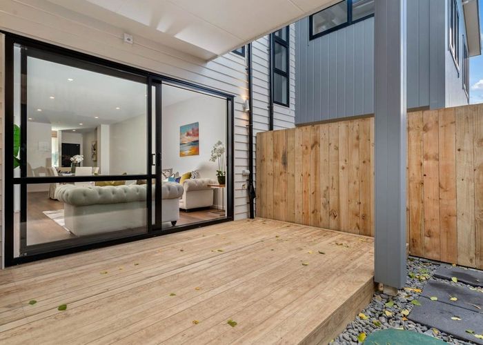  at 6/2 Chapman Road, Te Atatū Peninsula, Auckland