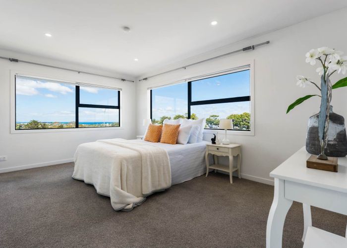  at 952A  East Coast Road, Northcross, North Shore City, Auckland