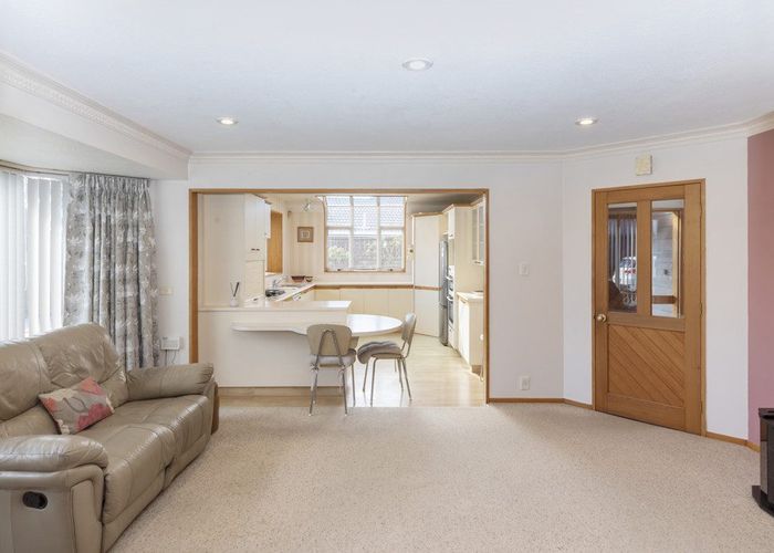  at 18 Huntingdon Place, Avonhead, Christchurch City, Canterbury